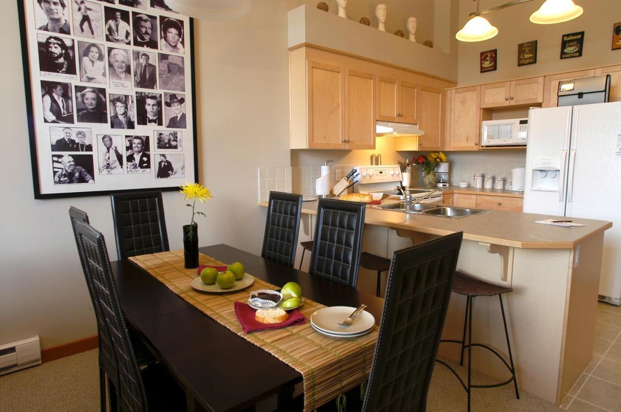 Apartment 407, Contemporary Decor Канмор Экстерьер фото