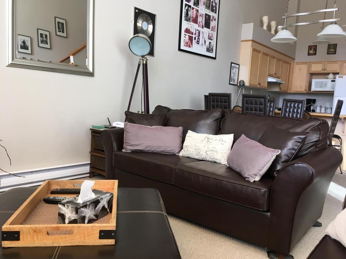 Apartment 407, Contemporary Decor Канмор Экстерьер фото