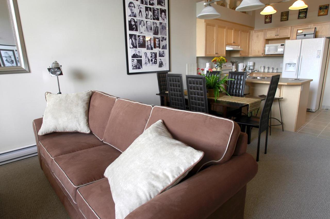 Apartment 407, Contemporary Decor Канмор Экстерьер фото